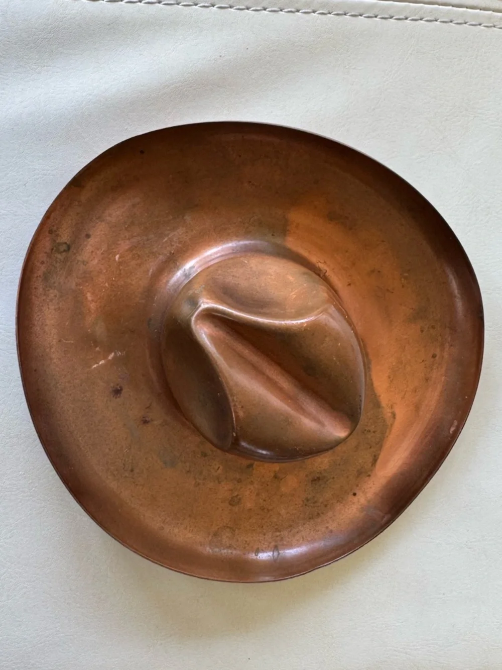 Gregorian solid copper cowboy hat ashtray - Picture 4 of 8